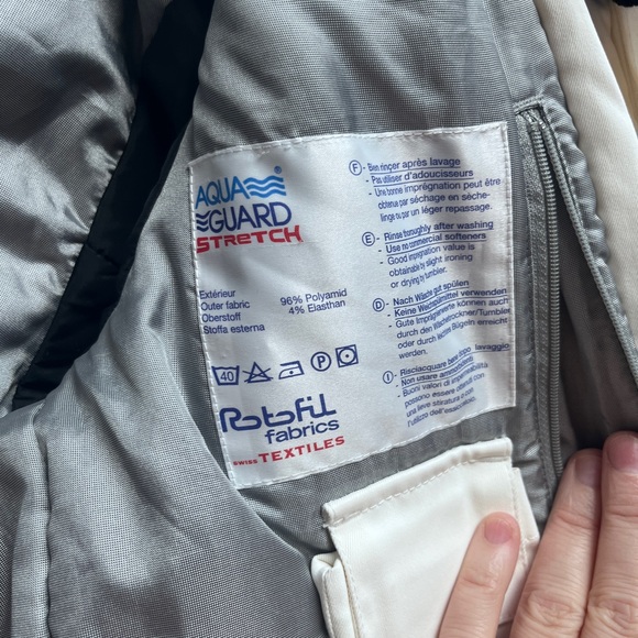 Vintage MARKER White Ski Jacket with High Collar and Fitted Silhouette - Picture 11 of 12